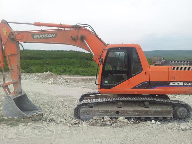 Экскаватор гусеничный Doosan Solar 225NLC-V, с гидромолотом